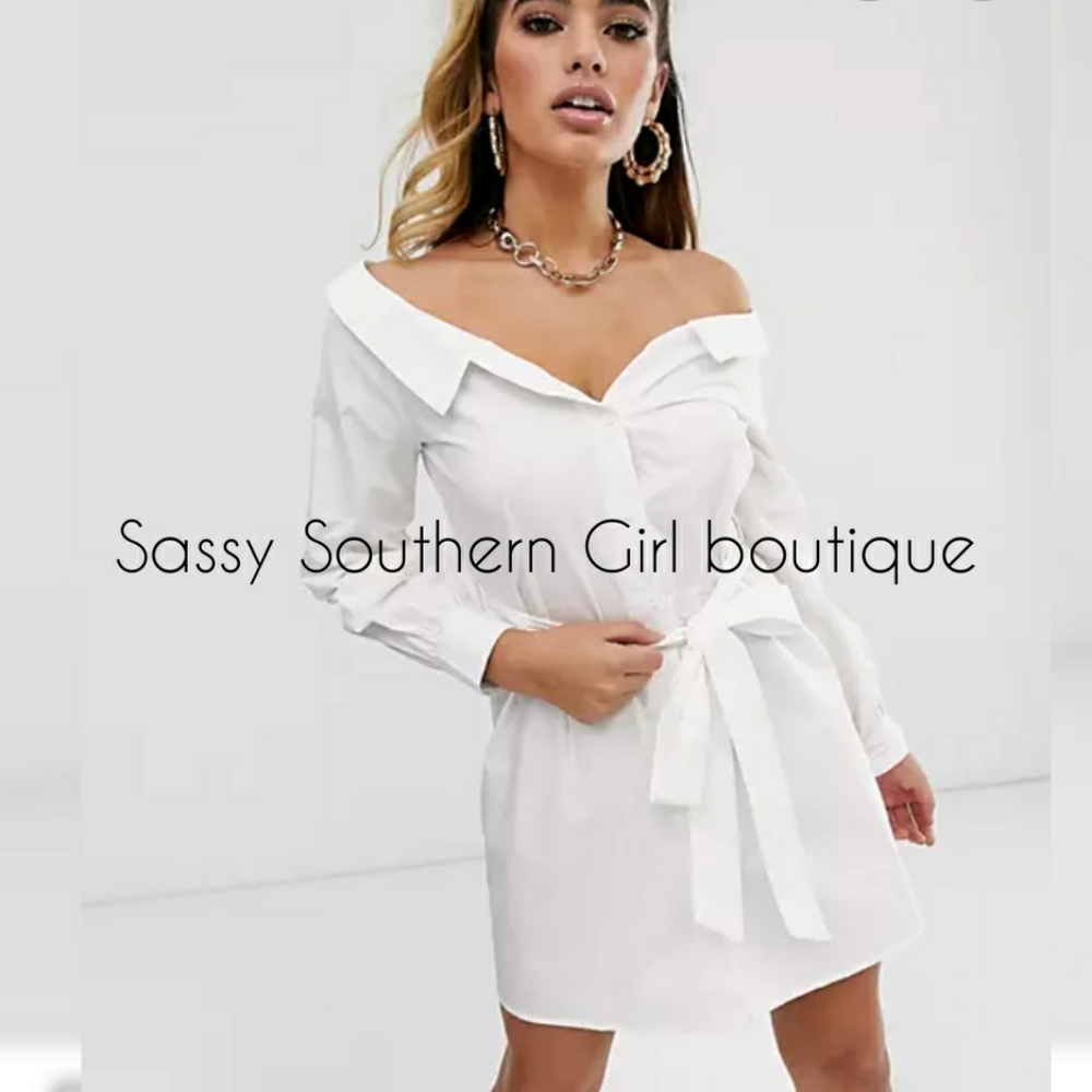 ⭐🆕 White off shoulder shirt dress